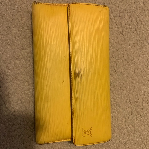 Louis Vuitton Handbags - Louis Vuitton Epi Trifold Wallet
Size: ONE SIZE